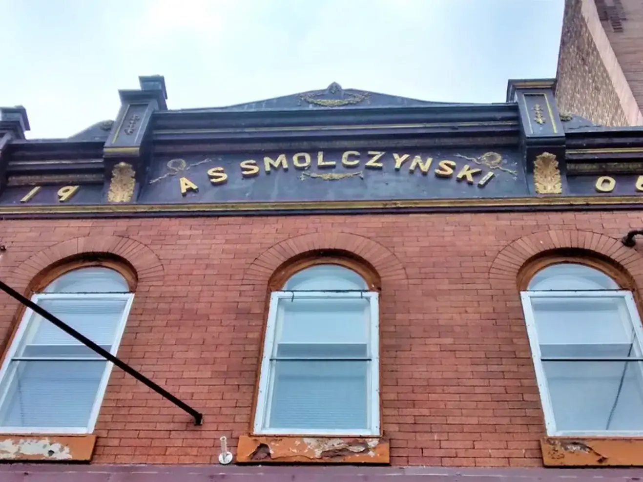 Decorative brick rowhome detail in Port Richmond